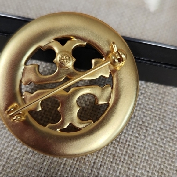 Tory Brouch Gold Logo Brooch - Picture 3 of 6